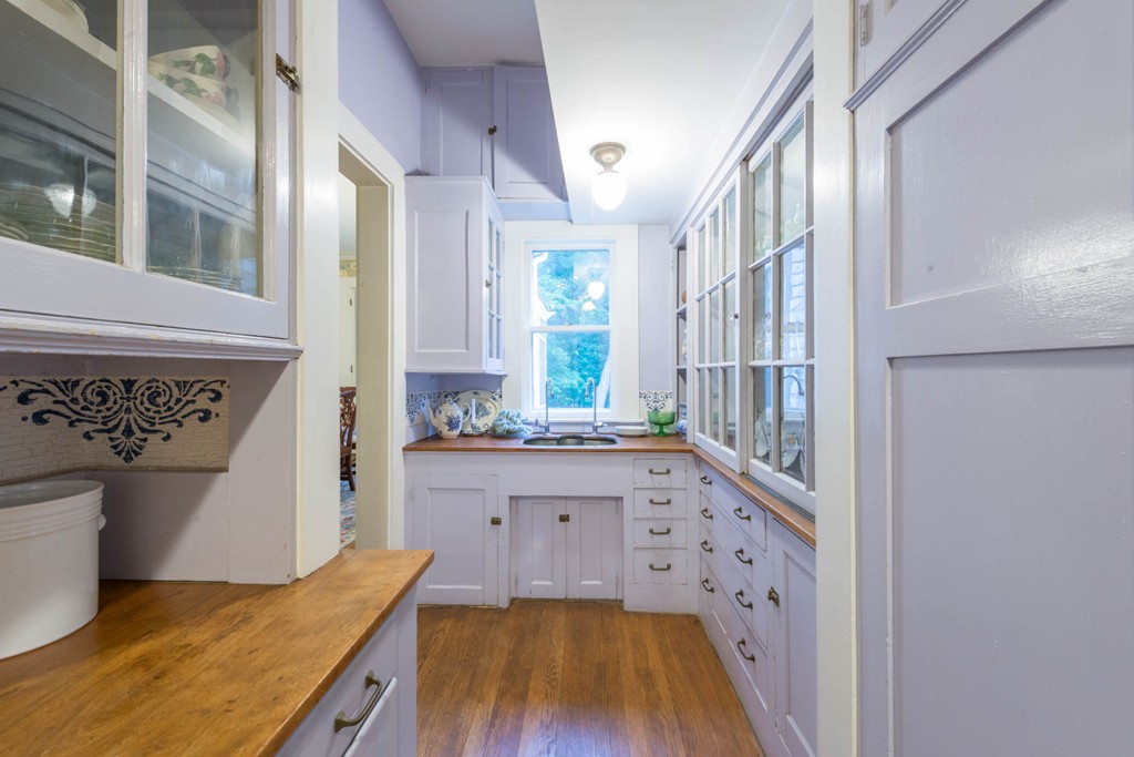 348 Boston Post Road Weston, MA 02493 - Photo 3 of 30