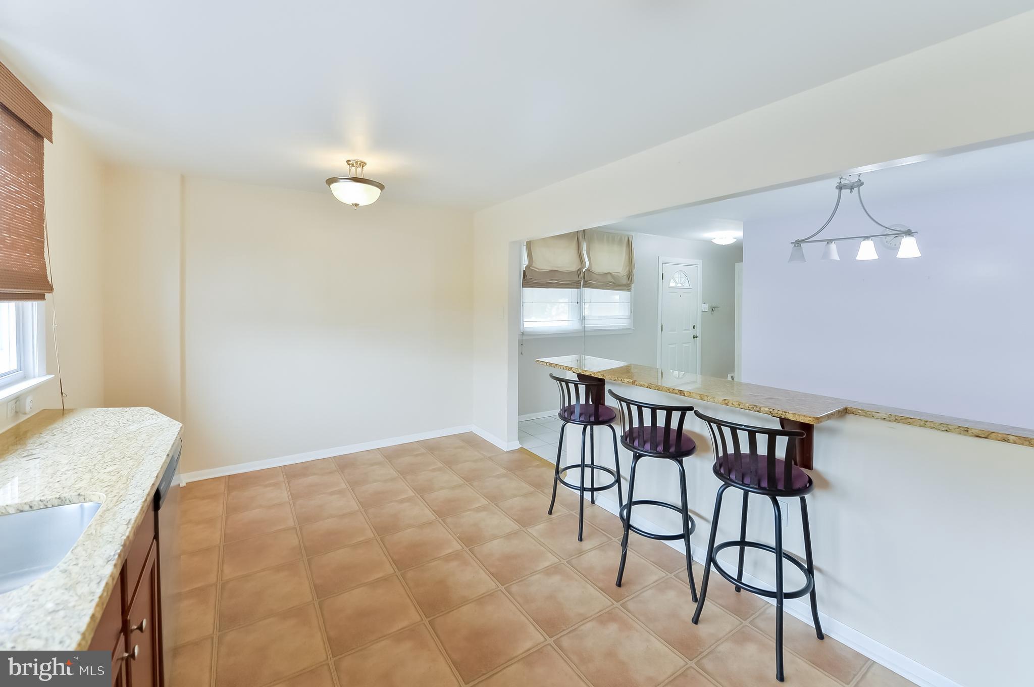 620 Renz Street Philadelphia, PA 19128 - Photo 11 of 32 Eat-in-Kitchen with granite countertops