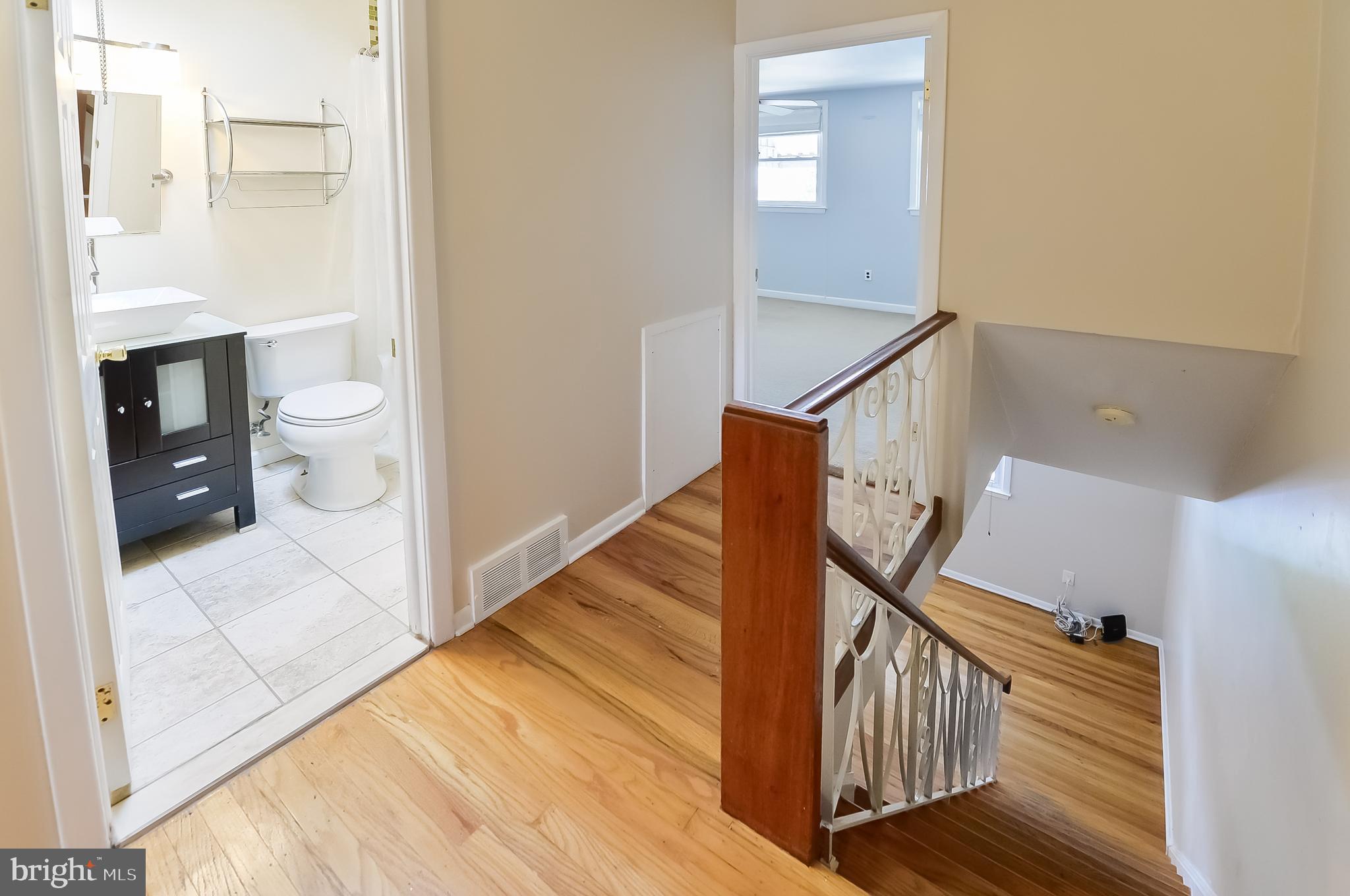 620 Renz Street Philadelphia, PA 19128 - Photo 12 of 32 2nd Floor Hallway