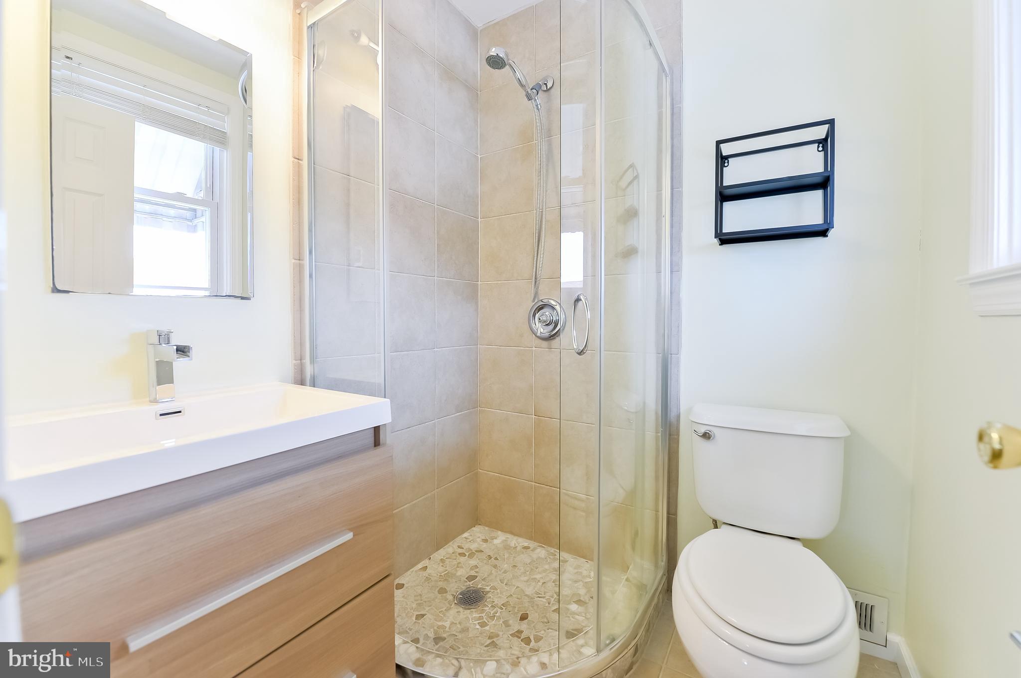 620 Renz Street Philadelphia, PA 19128 - Photo 17 of 32 Main Bedrooms en suite Bathroom