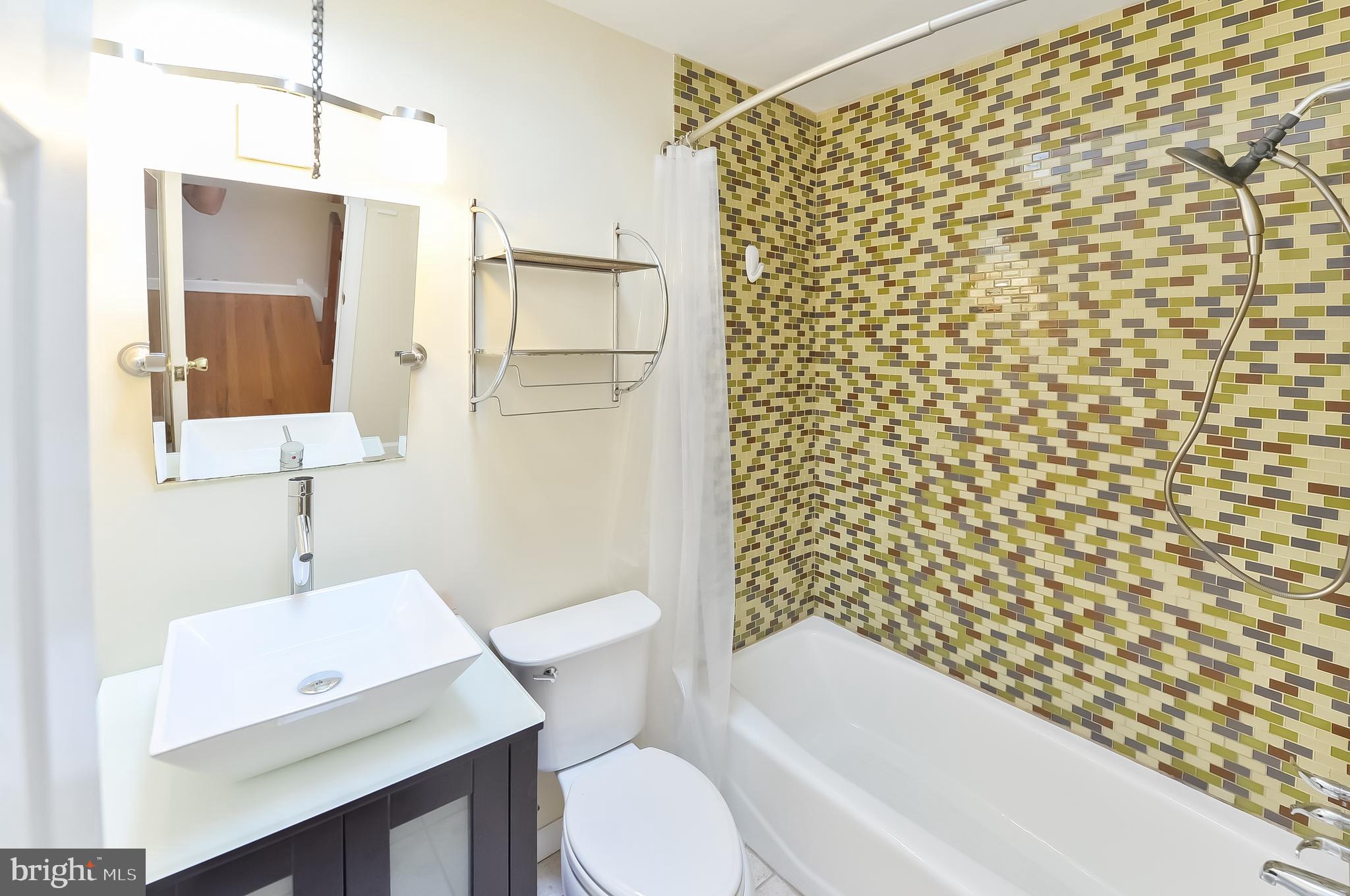 620 Renz Street Philadelphia, PA 19128 - Photo 19 of 32 Three-piece Hall Bath