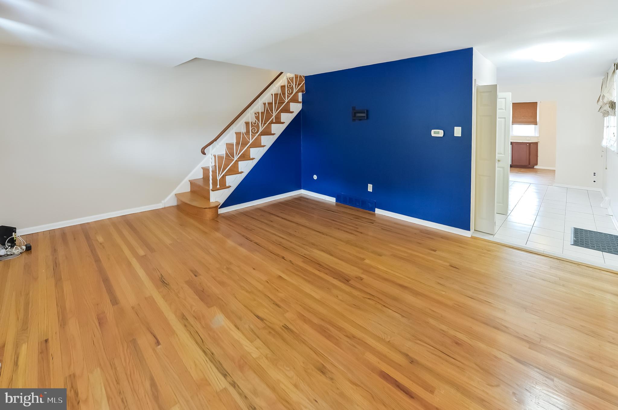 620 Renz Street Philadelphia, PA 19128 - Photo 3 of 32 Living Room