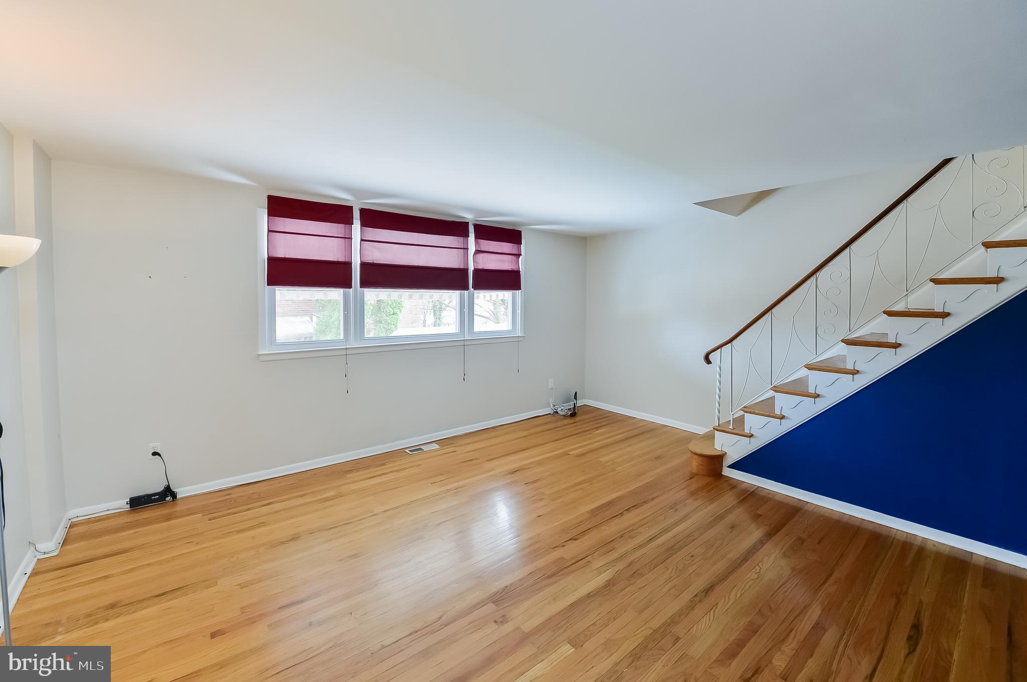 620 Renz Street Philadelphia, PA 19128 - Photo 5 of 32 Living Room