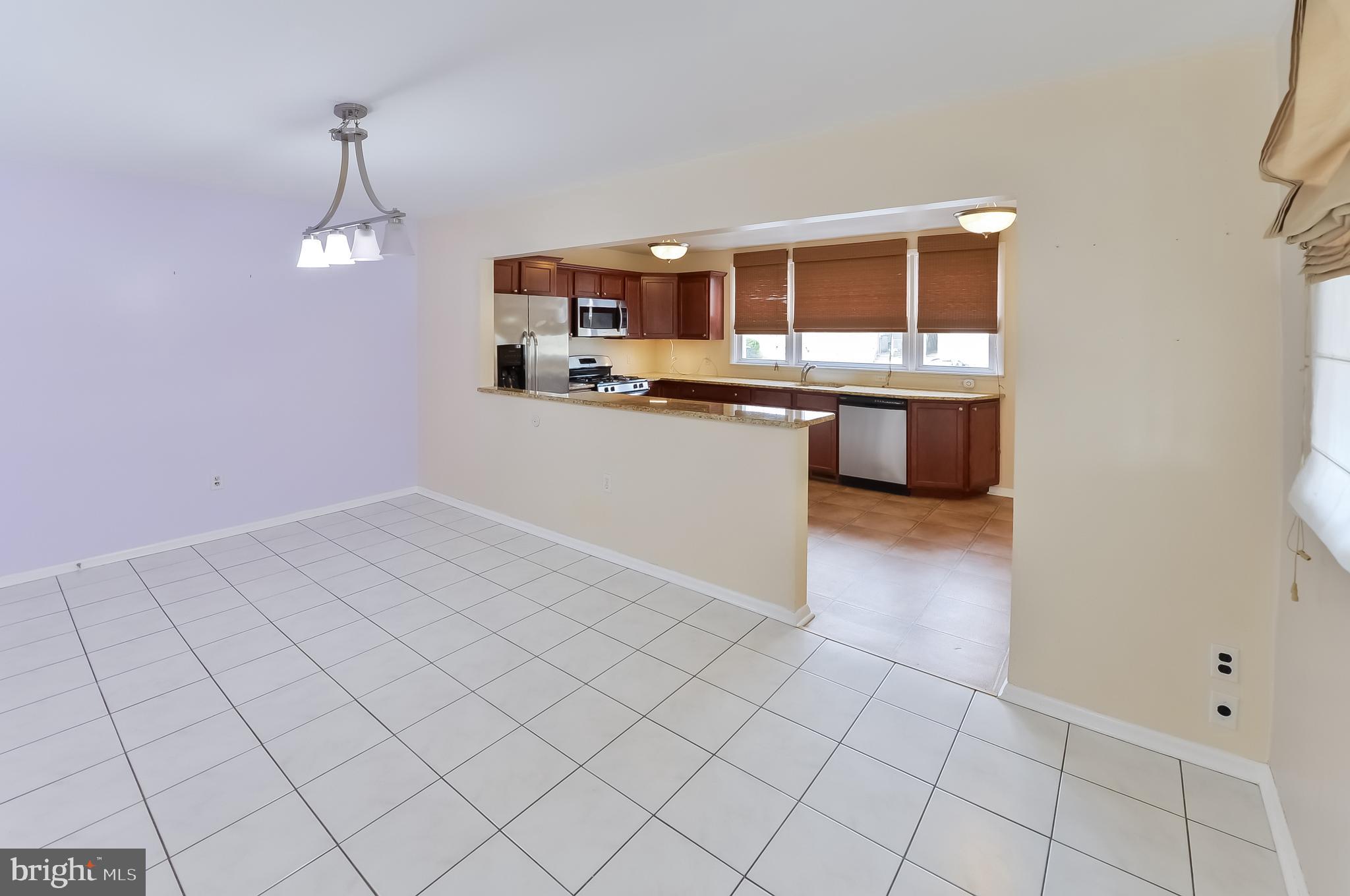 620 Renz Street Philadelphia, PA 19128 - Photo 8 of 32 Dining Room breakfast bar