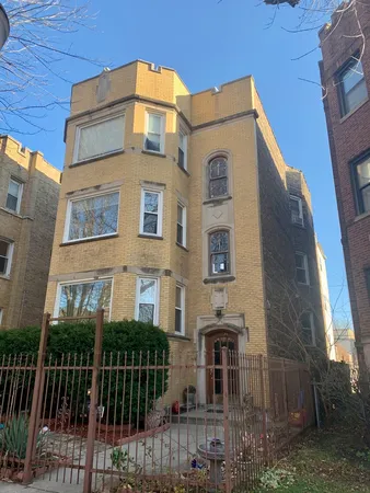 $2,000 | 6229 North Claremont Avenue, Unit 2, Chicago, IL 60659