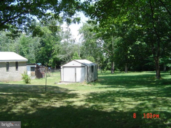 5501 Clifton Road Clifton, VA 20124 - Photo 3 of 13 Back yard