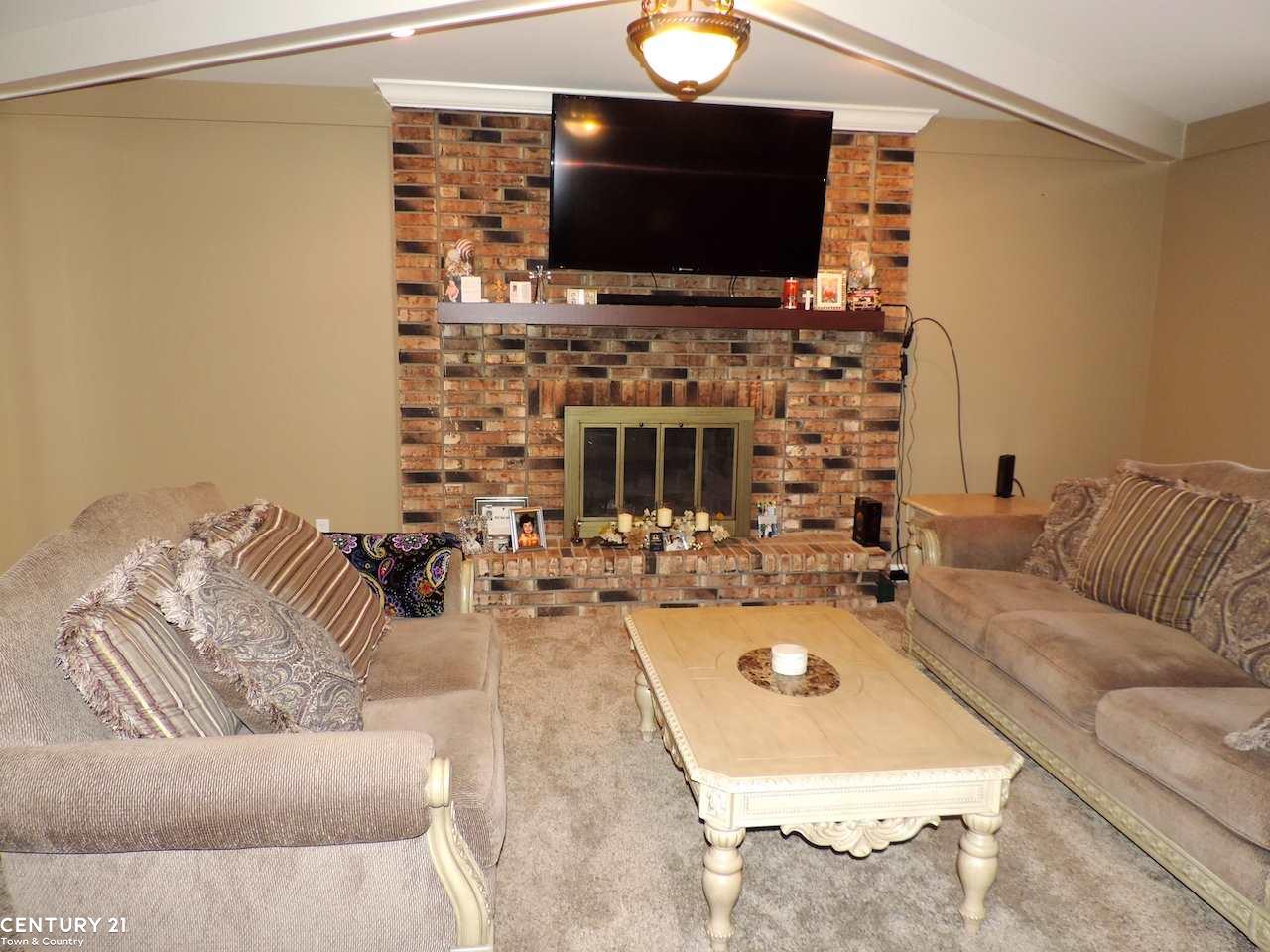 16460 Faulman Road Clinton Township, MI 48035 - Photo 3 of 27