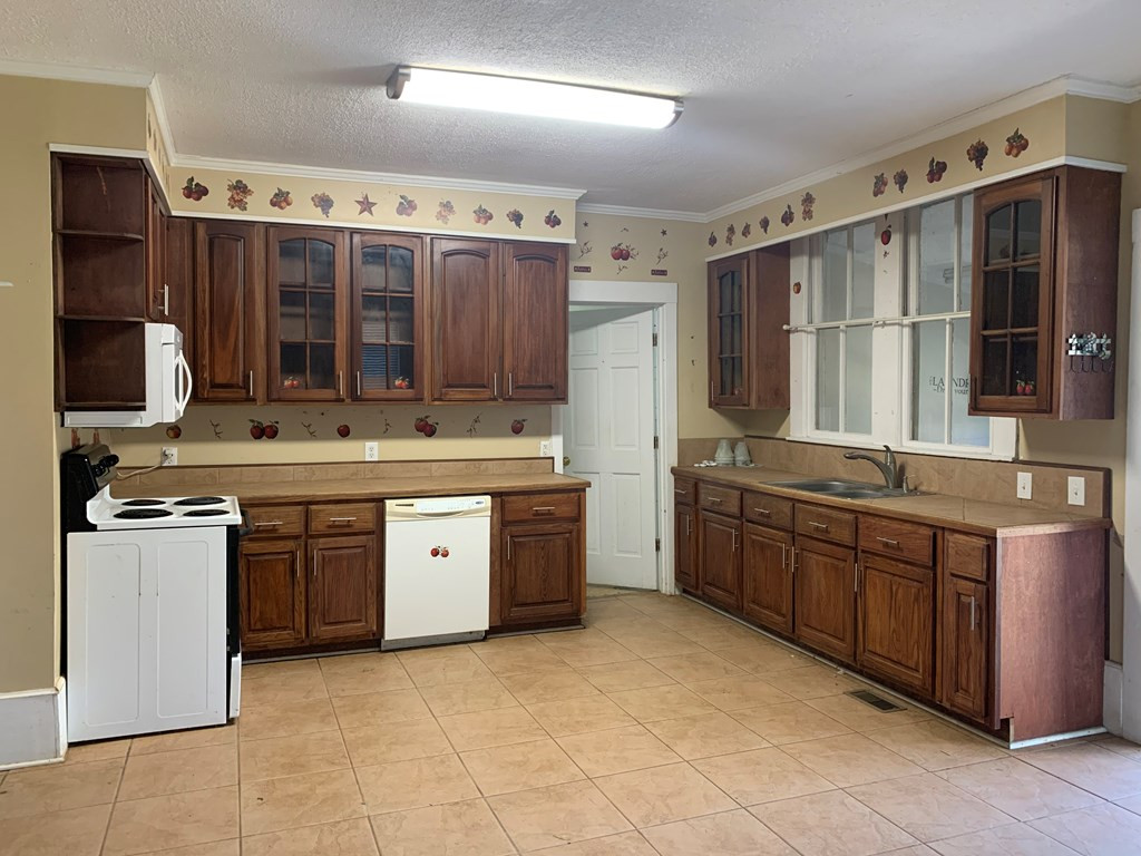 413 Lynch Street Edgefield, SC 29824 - Photo 5 of 14 Gallery Image 5