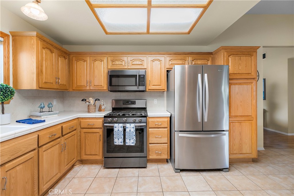 7241 Marine Avenue Rancho Cucamonga, CA 91701 - Photo 20 of 48 a kitchen with stainless steel appliances granite countertop a refrigerator sink and stove