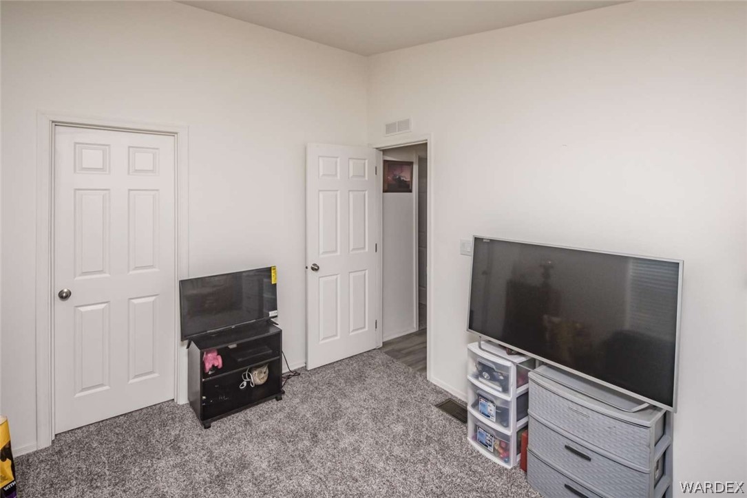 328 South Houck Road Golden Valley, AZ 86413 - Photo 22 of 40 Living Room