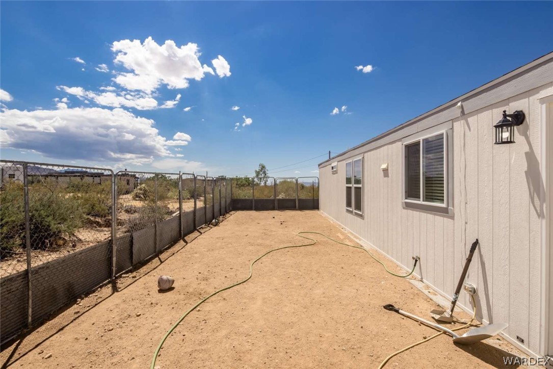 328 South Houck Road Golden Valley, AZ 86413 - Photo 28 of 40 Yard