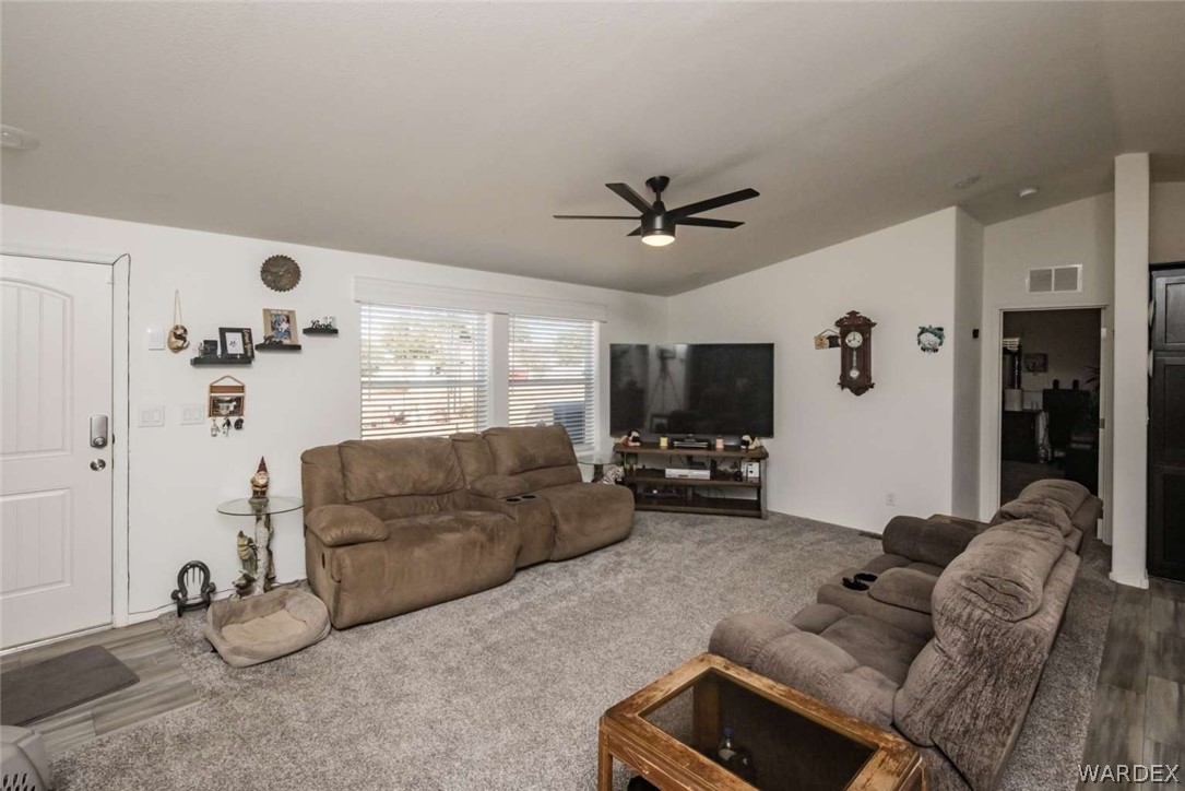 328 South Houck Road Golden Valley, AZ 86413 - Photo 5 of 40 Living Room