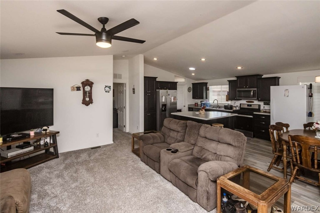 328 South Houck Road Golden Valley, AZ 86413 - Photo 9 of 40 Living Room