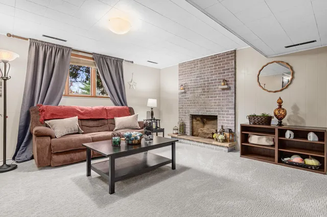 $440,000 | 1190 Sextant Avenue West, St. Paul, MN 55113