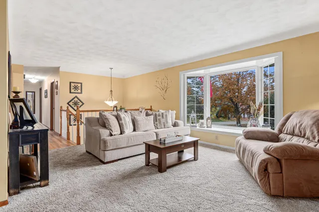 $440,000 | 1190 Sextant Avenue West, St. Paul, MN 55113