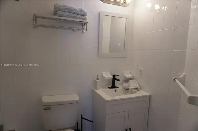 a close up of a bathtub