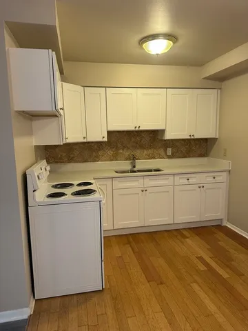 $1,500 | 1015 North Farnsworth Avenue, Unit J, Aurora, IL 60505