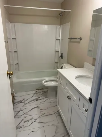 $1,500 | 1015 North Farnsworth Avenue, Unit J, Aurora, IL 60505