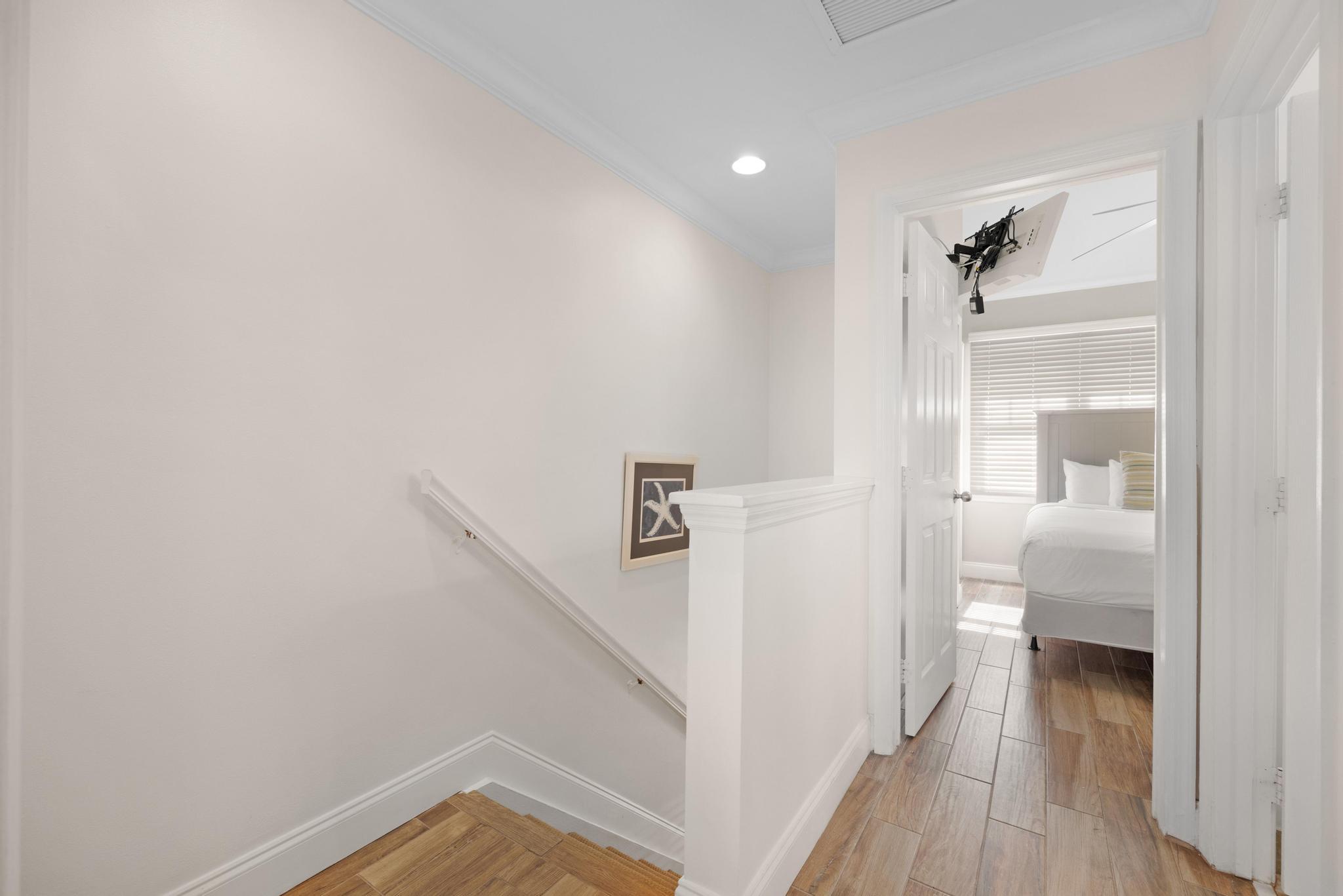 2002 Marina Villa Drive Marathon, FL 33050 - Photo 25 of 53 Upstairs hallway