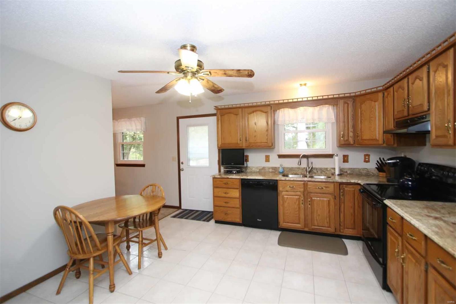 1962 Banyan Tree Road Collinsville, IL 62234 - Photo 13 of 64 Gallery Image 13
