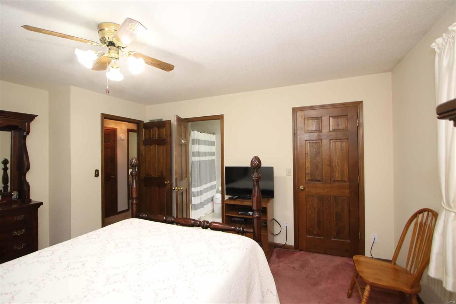 1962 Banyan Tree Road Collinsville, IL 62234 - Photo 16 of 64 Gallery Image 16