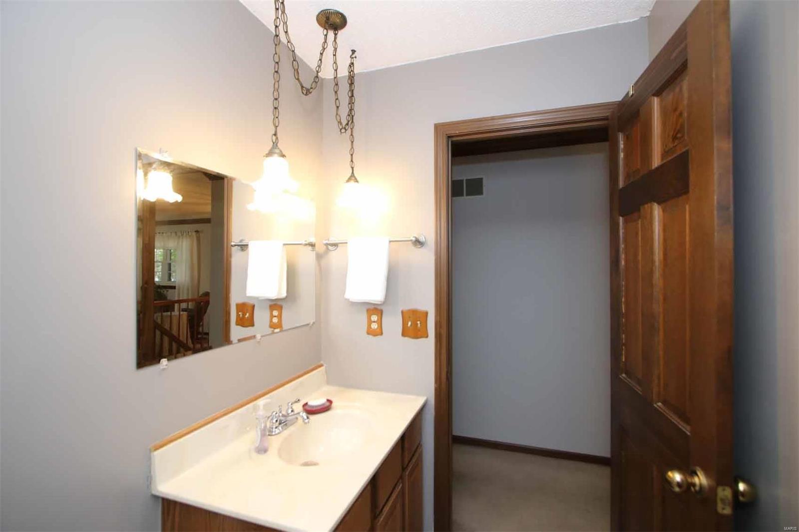 1962 Banyan Tree Road Collinsville, IL 62234 - Photo 25 of 64 Gallery Image 25