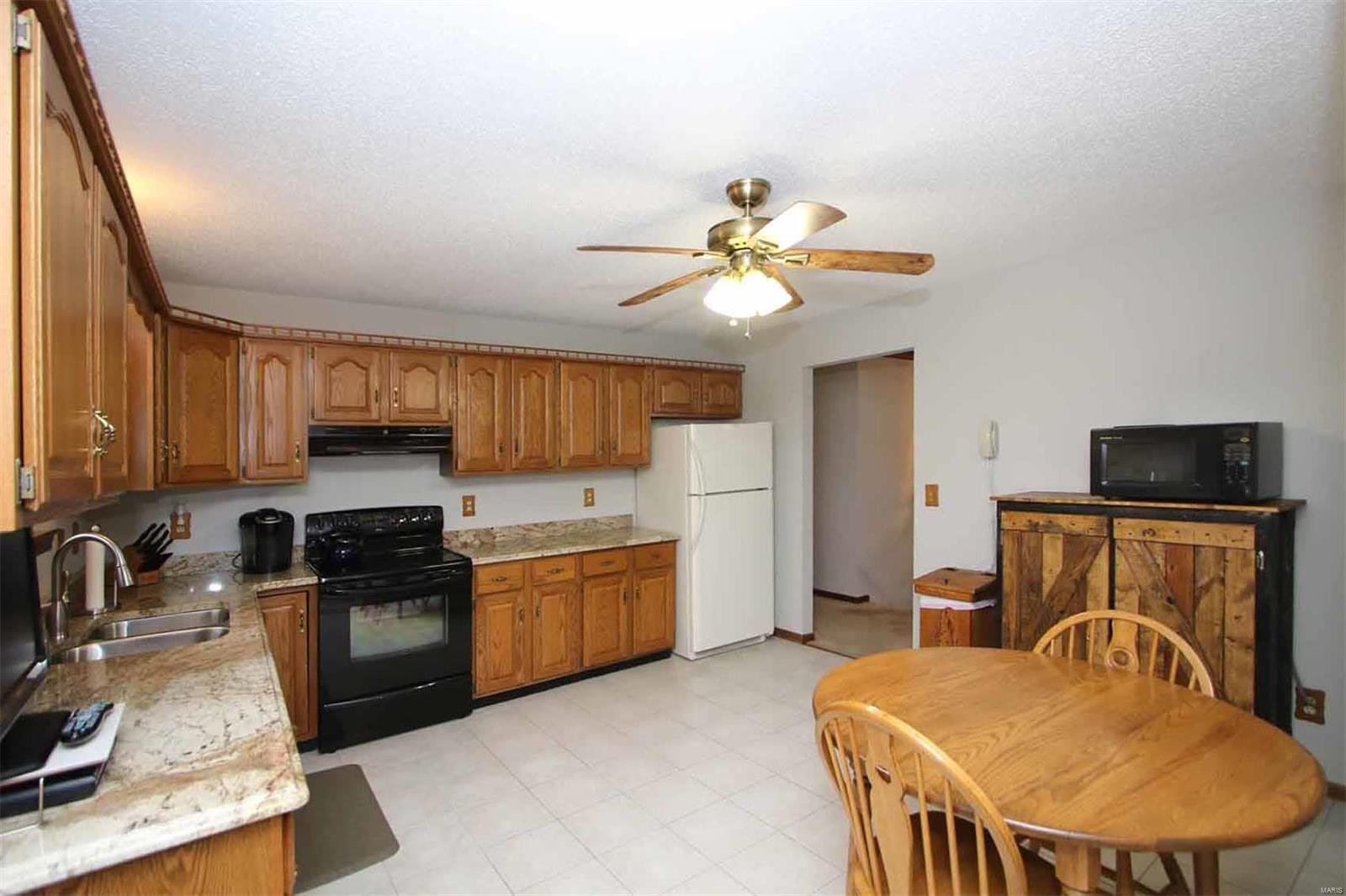 1962 Banyan Tree Road Collinsville, IL 62234 - Photo 10 of 64 Gallery Image 10