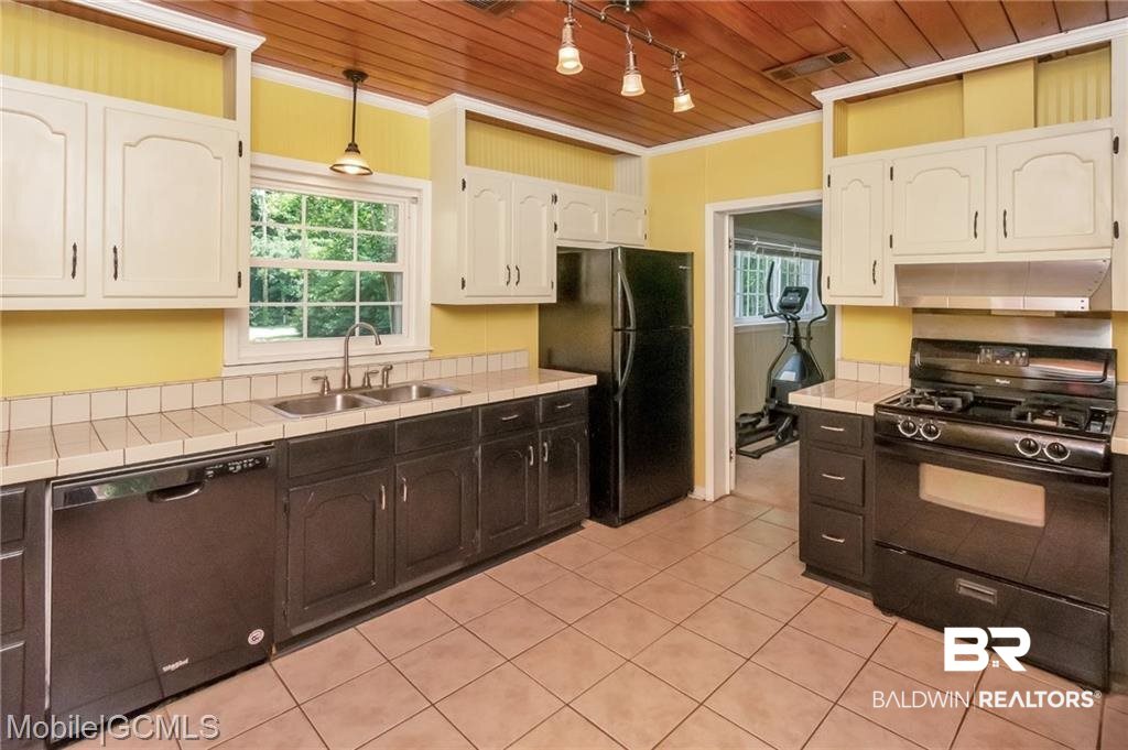 284 Thrift Street Mobile, AL 36609 - Photo 3 of 36