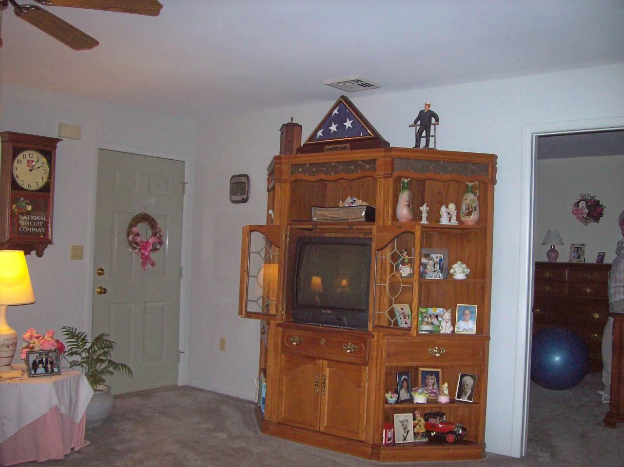 606 Frailey Road Stroudsburg, PA 18360 - Photo 4 of 11 a front view of a house with entryway
