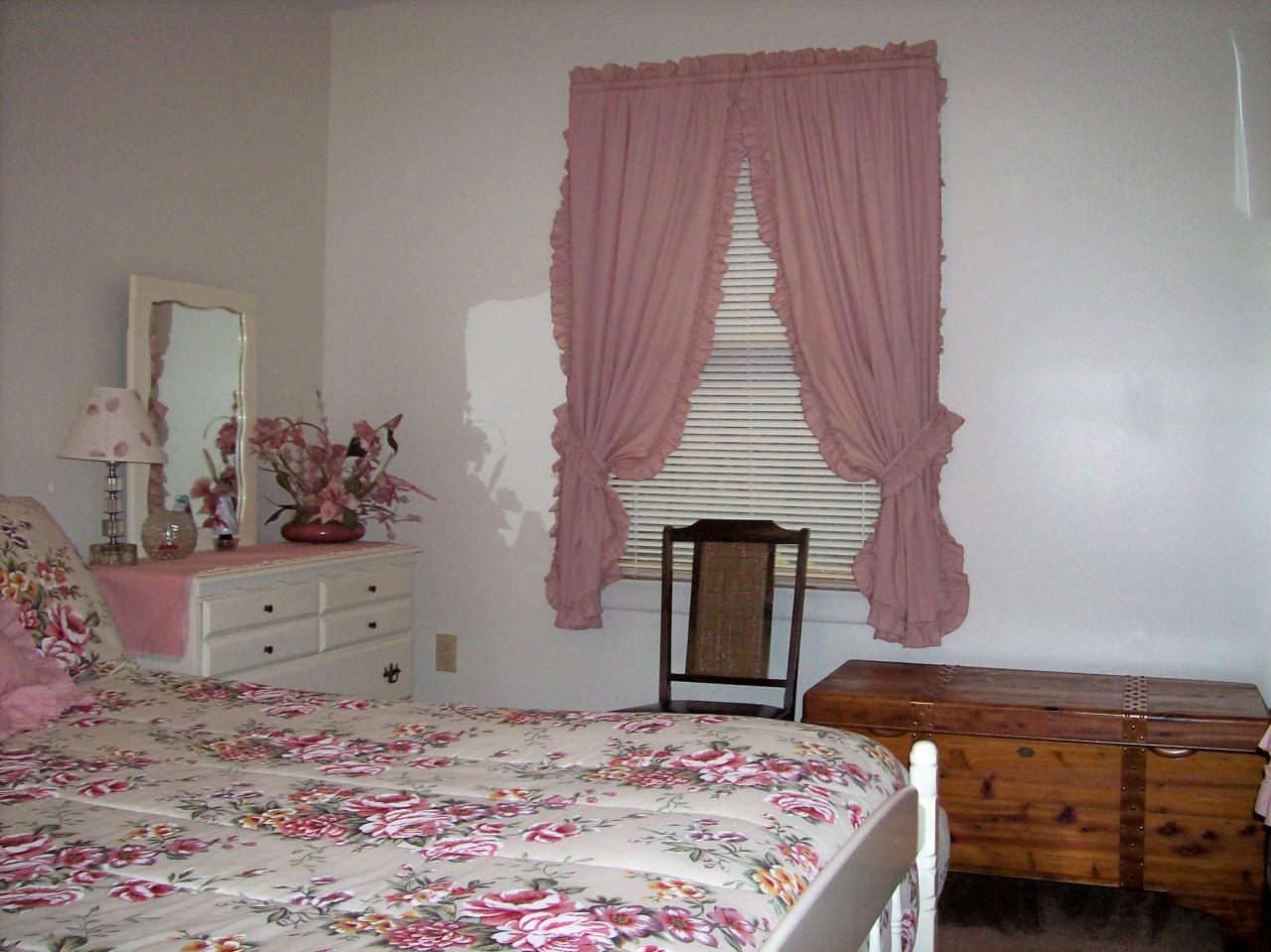 606 Frailey Road Stroudsburg, PA 18360 - Photo 9 of 11 a bedroom with a bed and a dresser