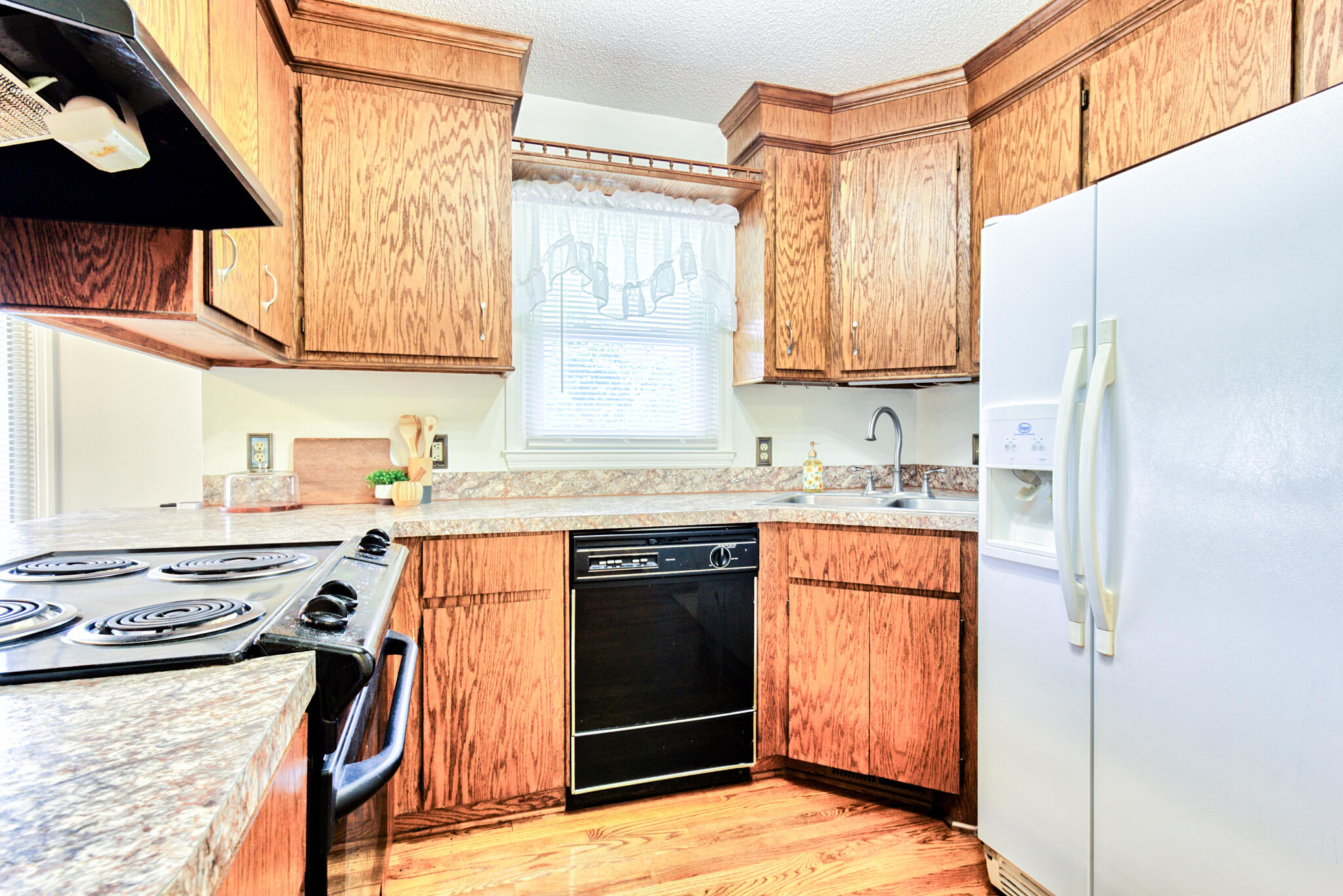 582 Calestown Road Bonneau, SC 29431 - Photo 7 of 32 Kitchen