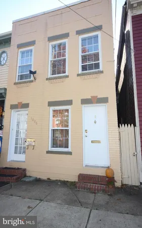 $1,775 | 1006 Oronoco Street, Alexandria, VA 22314
