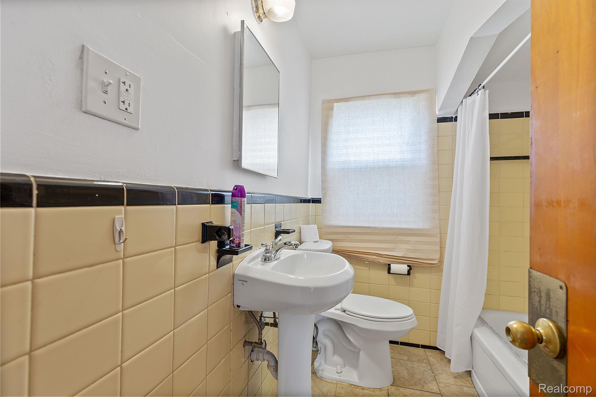8311 Burt Road Detroit, MI 48228 - Photo 18 of 25 Gallery Image 18