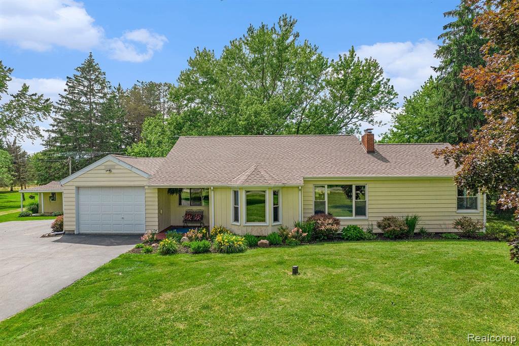 11076 Linden Road Linden, MI 48451 - Photo 1 of 37