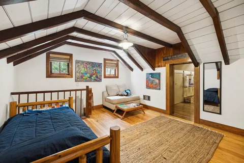 a view of livingroom with furniture