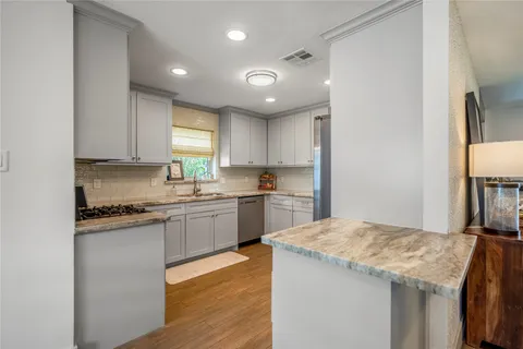 $535,000 | 1911 Stebbins Drive, Houston, TX 77043