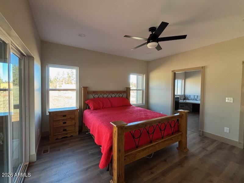 1380 Lakeside Trail Show Low, AZ 85901 - Photo 21 of 48 a bedroom with a bed and window