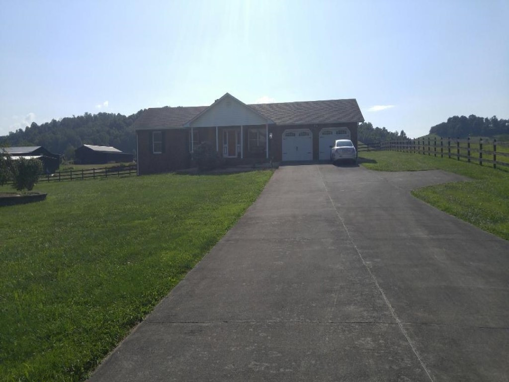 619 Garrison Hollow Road Elizabethton, TN 37643 - Photo 2 of 33 Front from road