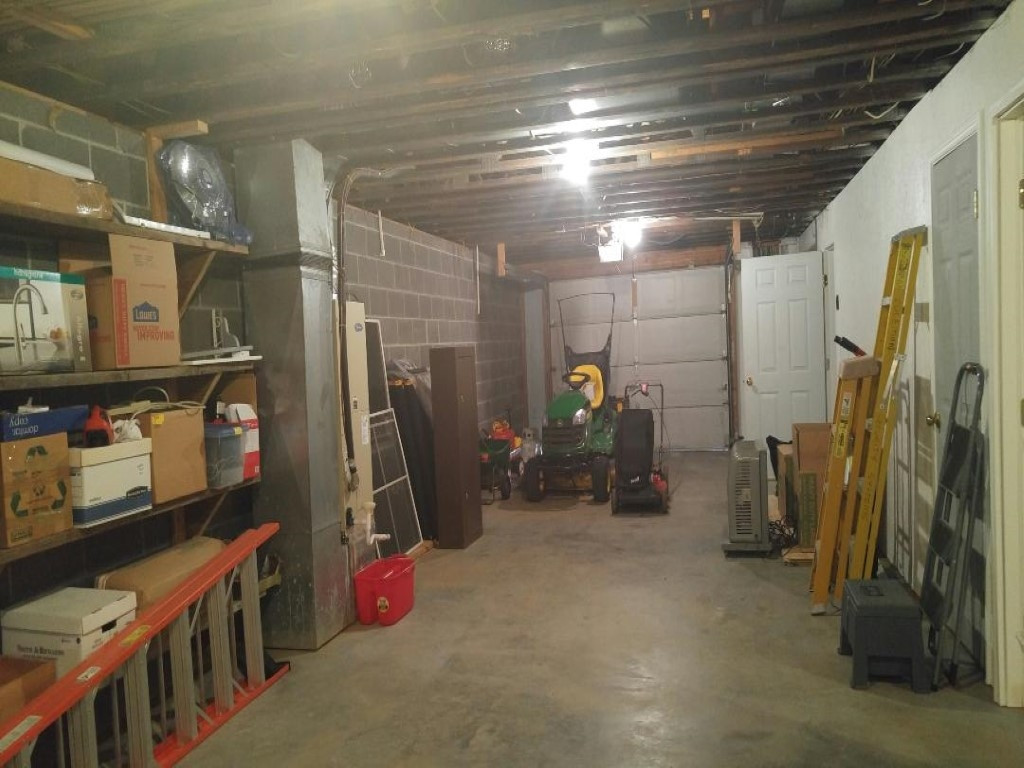 619 Garrison Hollow Road Elizabethton, TN 37643 - Photo 25 of 33 Basement with Garage