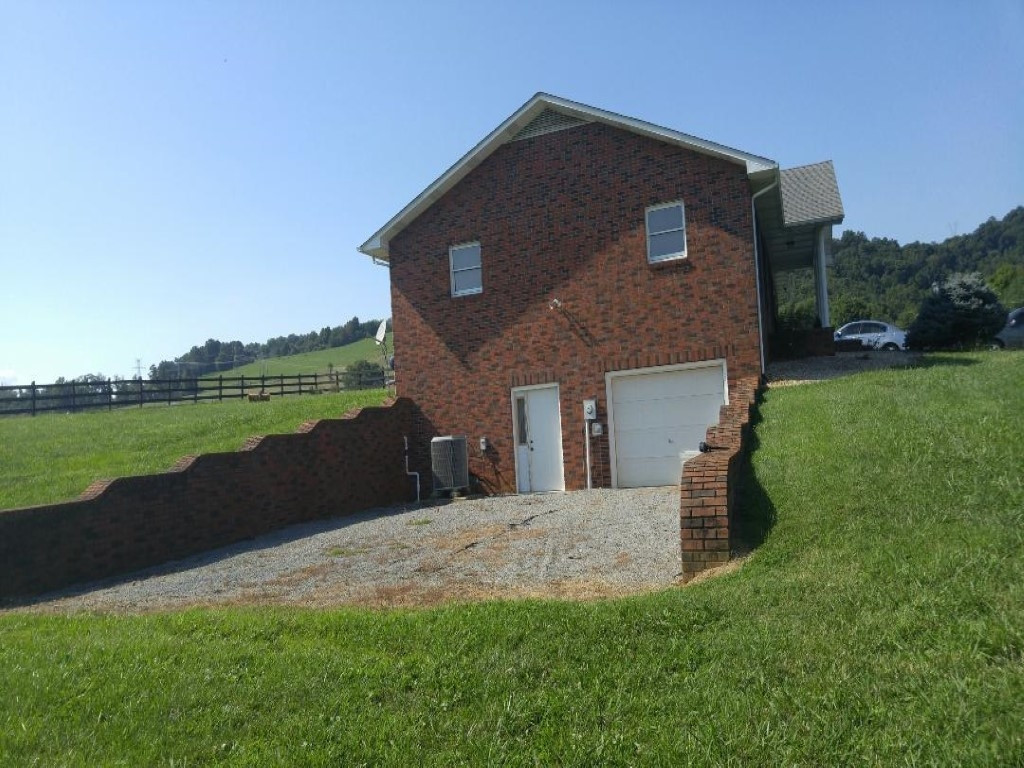 619 Garrison Hollow Road Elizabethton, TN 37643 - Photo 26 of 33 Side to Basement
