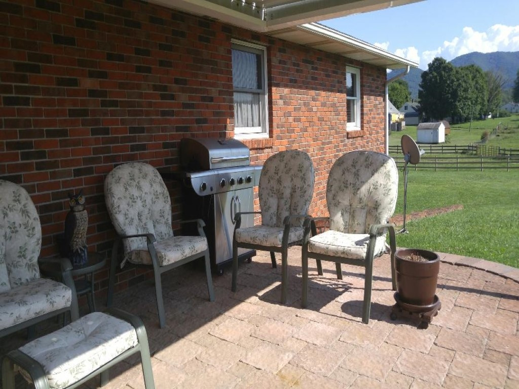 619 Garrison Hollow Road Elizabethton, TN 37643 - Photo 28 of 33 Covered patio
