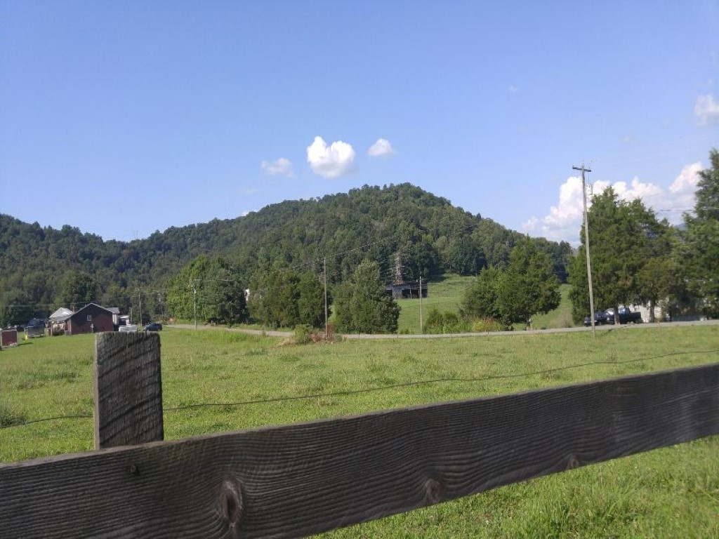 619 Garrison Hollow Road Elizabethton, TN 37643 - Photo 32 of 33 Side View