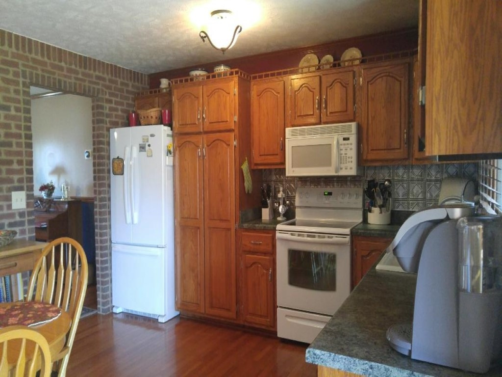 619 Garrison Hollow Road Elizabethton, TN 37643 - Photo 8 of 33 Great Pantry