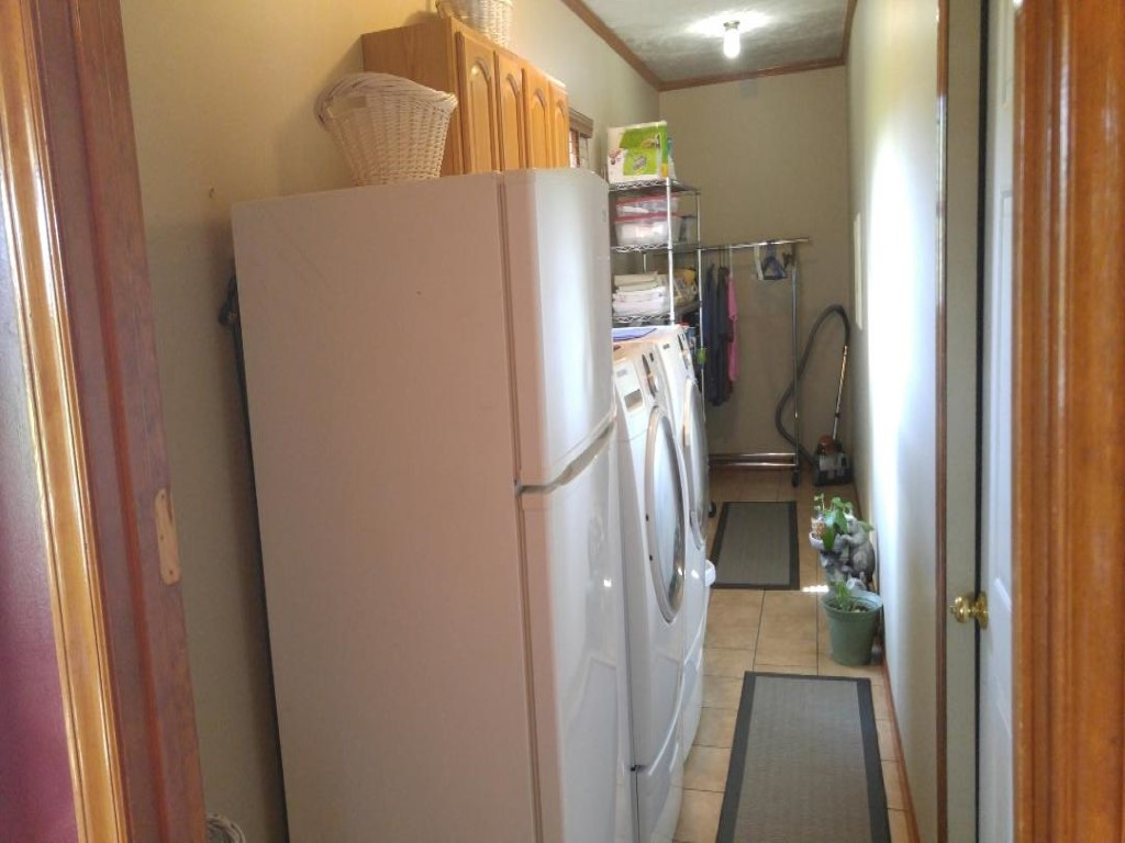 619 Garrison Hollow Road Elizabethton, TN 37643 - Photo 9 of 33 Large Laundry off Garage