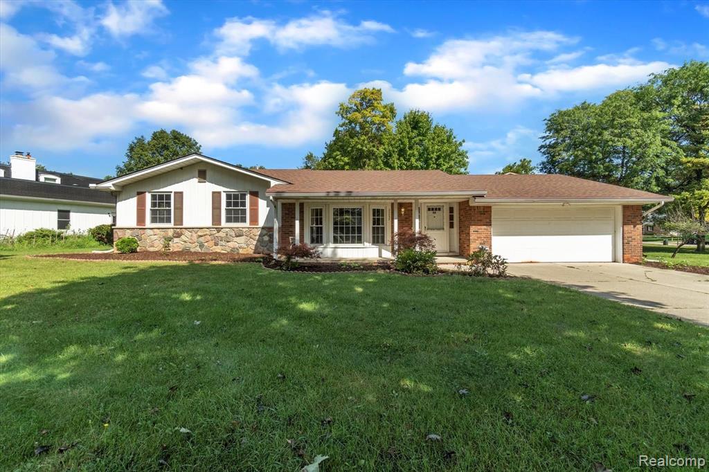 29537 Fox Grove Road Farmington Hills, MI 48334 - Photo 2 of 37