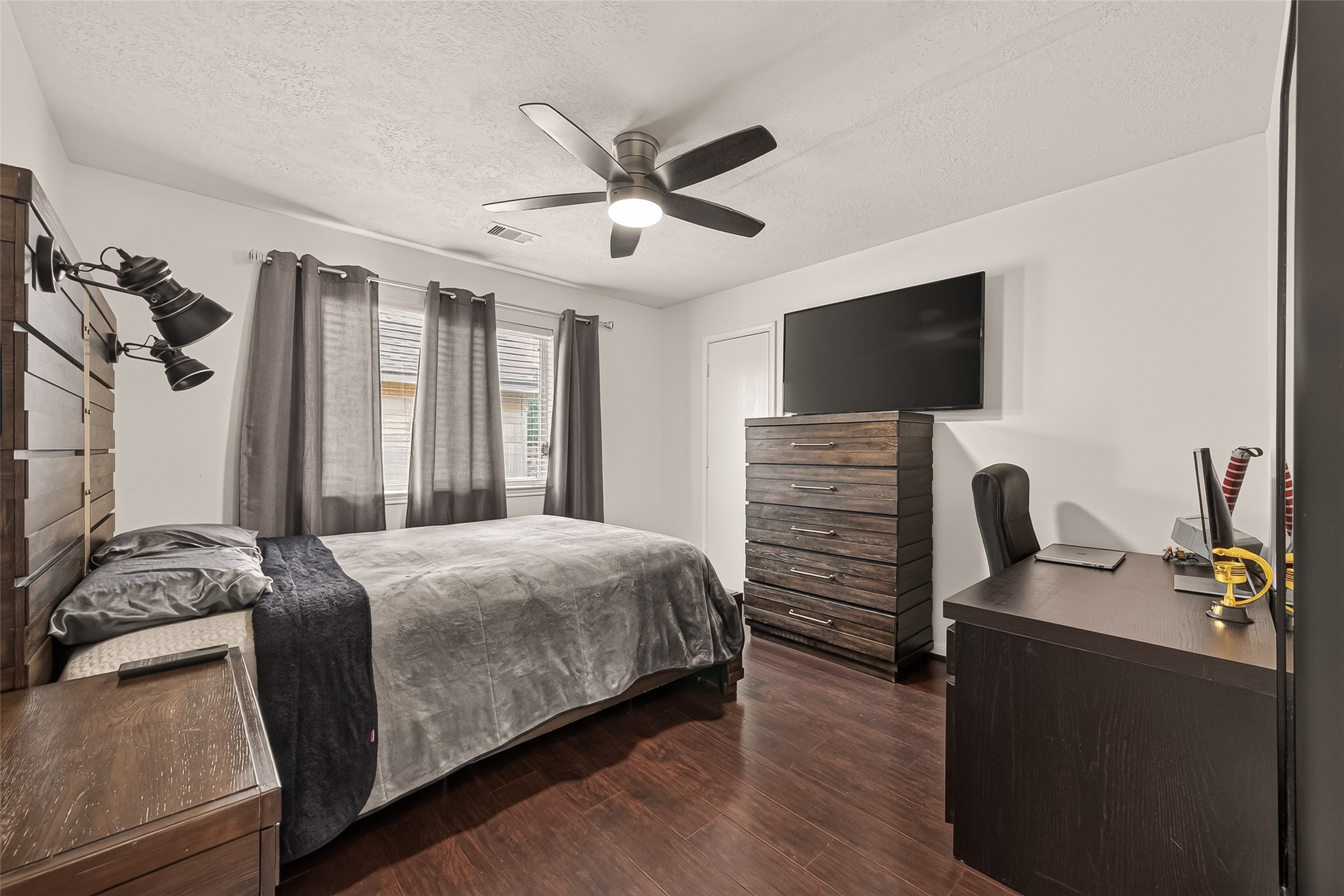 10931 View Pointe Lane Houston, TX 77034 - Photo 12 of 21 Bedroom 3