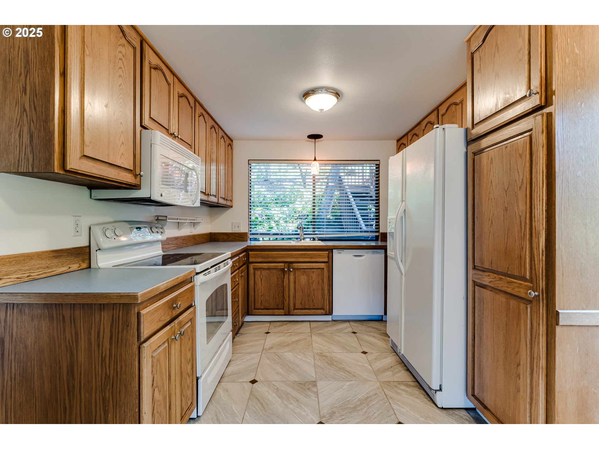 5140 Saratoga Street Eugene, OR 97405 - Photo 12 of 45 a kitchen with stainless steel appliances granite countertop a refrigerator a sink and a stove