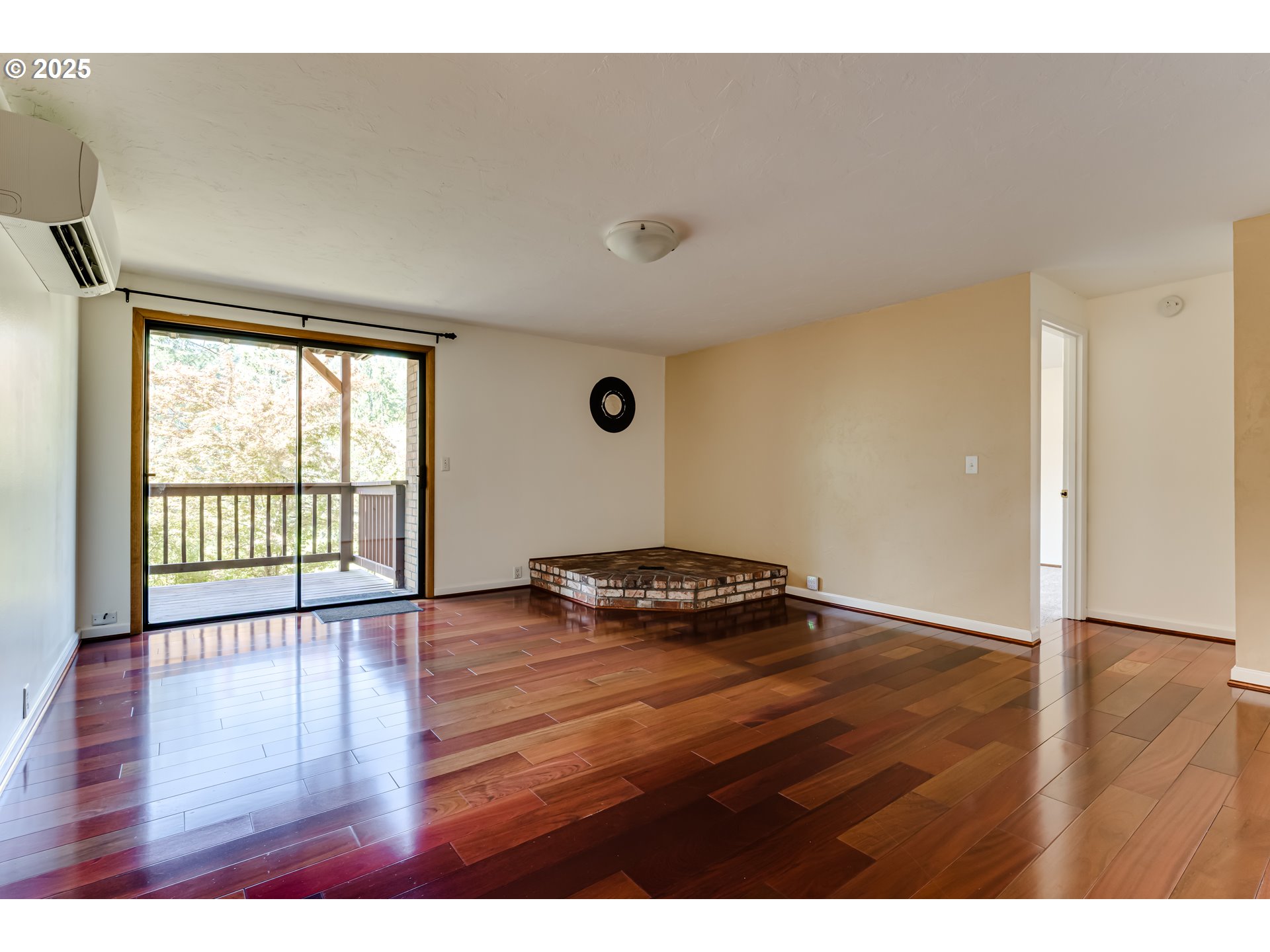 5140 Saratoga Street Eugene, OR 97405 - Photo 24 of 45 a view of an empty room with wooden floor and a window