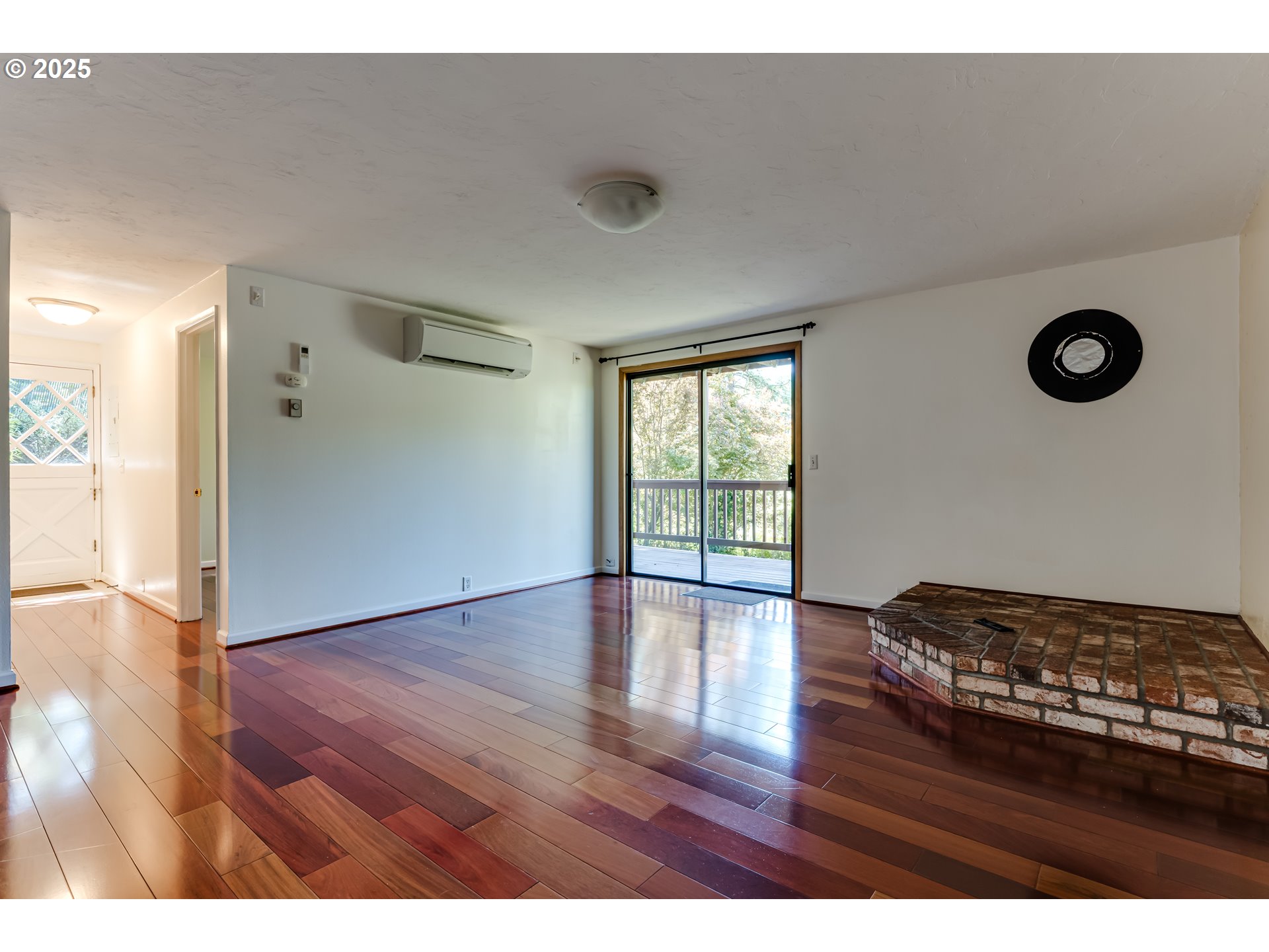 5140 Saratoga Street Eugene, OR 97405 - Photo 31 of 45 a view of an empty room with wooden floor and a window