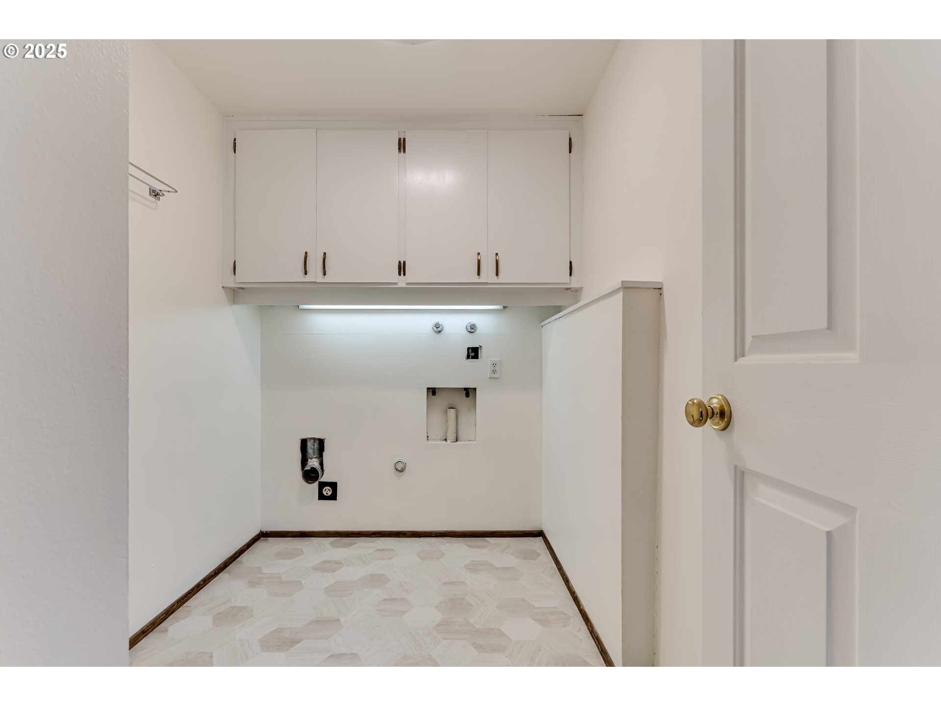 5140 Saratoga Street Eugene, OR 97405 - Photo 37 of 45 a view of a kitchen with refrigerator and a sink